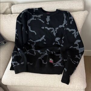 Burton Black and Gray Patterned Crewneck Sweater